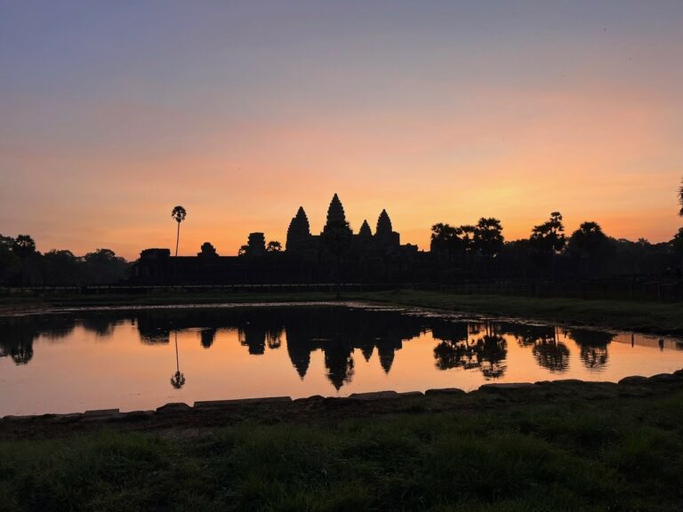 Angkor temples circuit by bike